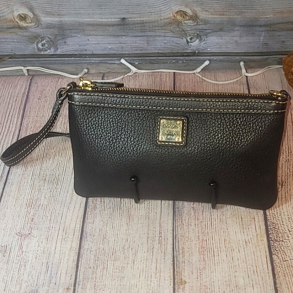 Dooney & Bourke Handbags - Dooney and bourke wristlet